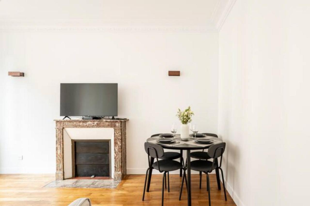 The Square, Paris-Asnieres, Private Apartment With Bedroom And Living Room المظهر الخارجي الصورة